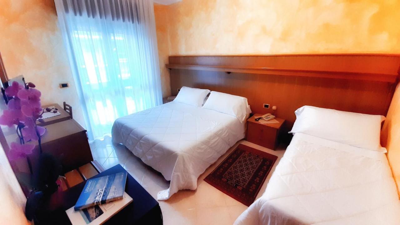 Hotel & Wellness Fra I Pini Lignano Sabbiadoro Extérieur photo