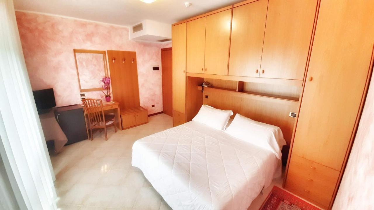 Hotel & Wellness Fra I Pini Lignano Sabbiadoro Extérieur photo