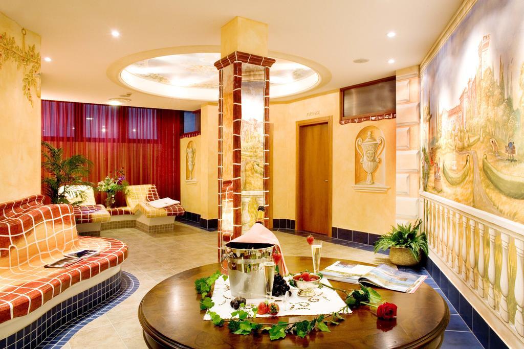 Hotel & Wellness Fra I Pini Lignano Sabbiadoro Extérieur photo