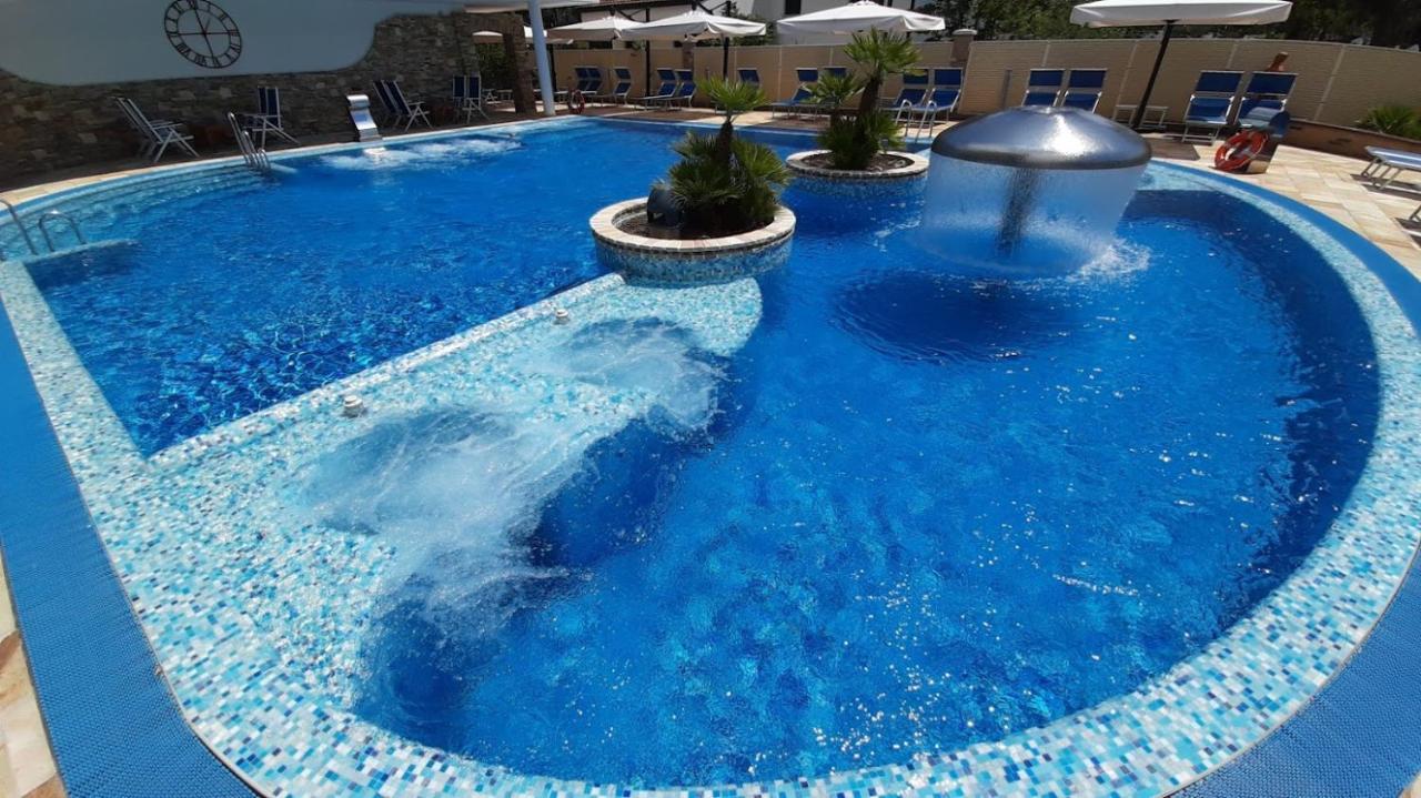 Hotel & Wellness Fra I Pini Lignano Sabbiadoro Extérieur photo