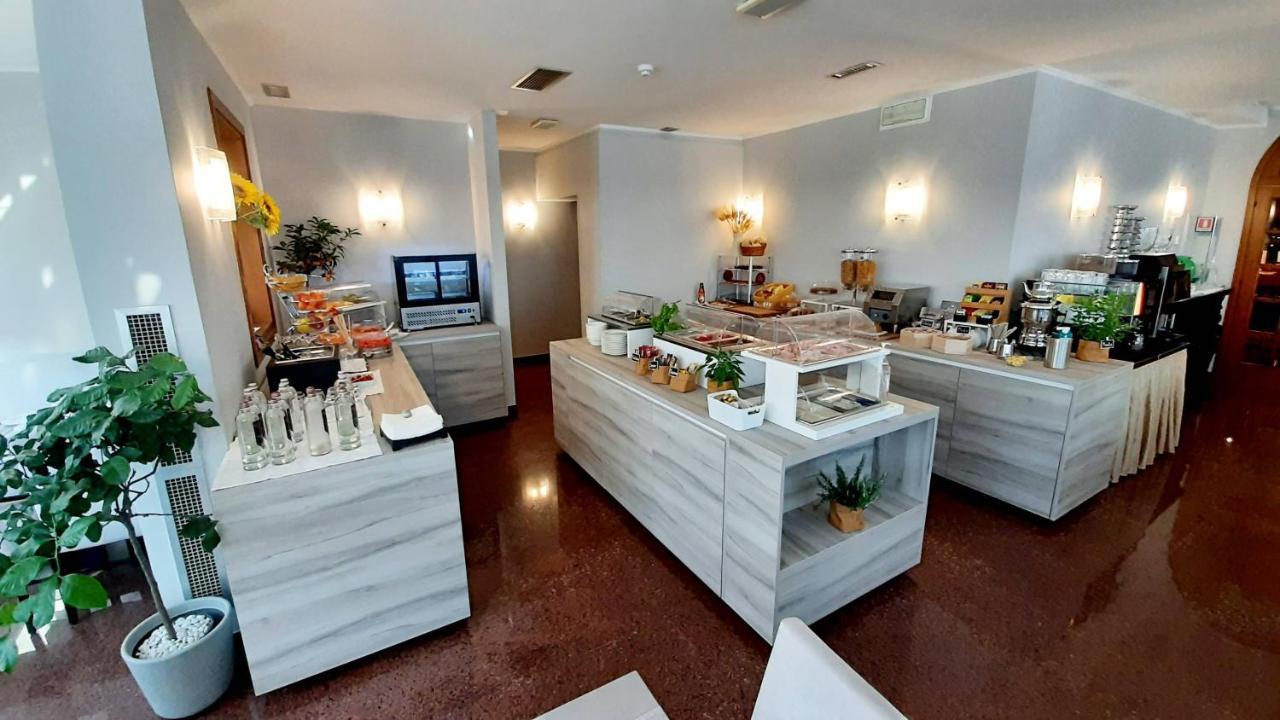 Hotel & Wellness Fra I Pini Lignano Sabbiadoro Extérieur photo