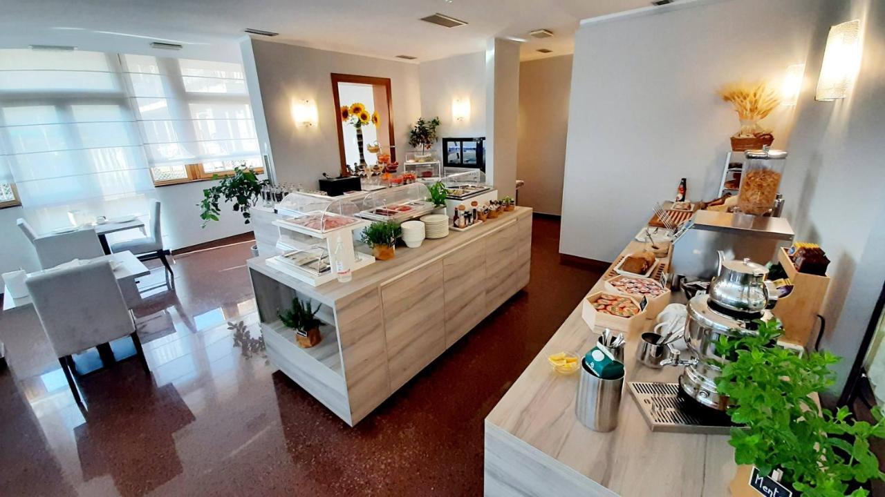 Hotel & Wellness Fra I Pini Lignano Sabbiadoro Extérieur photo
