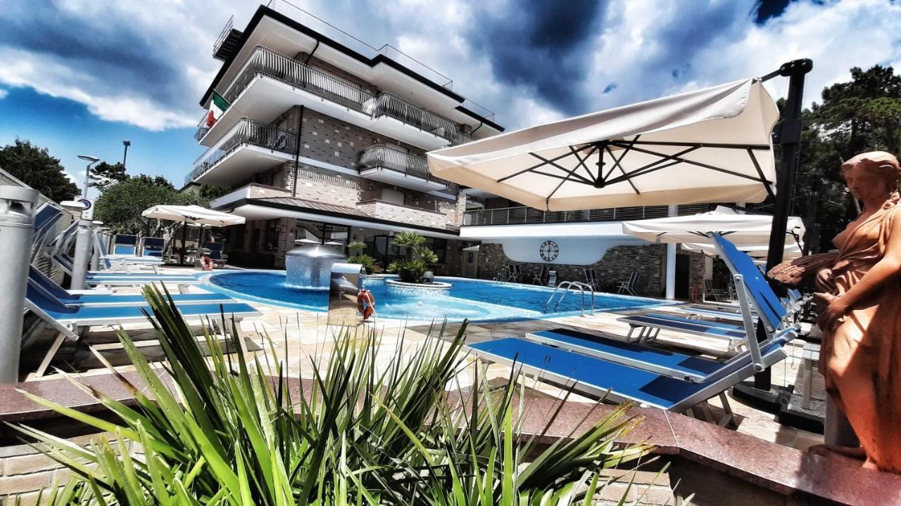 Hotel & Wellness Fra I Pini Lignano Sabbiadoro Extérieur photo