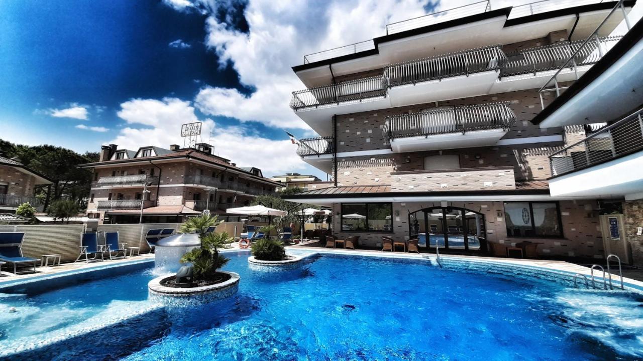 Hotel & Wellness Fra I Pini Lignano Sabbiadoro Extérieur photo